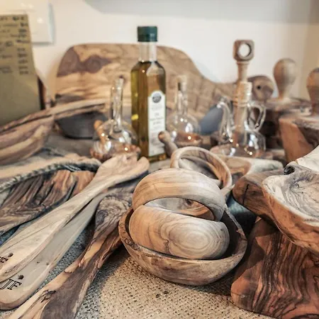 Daire Chianti Craft House